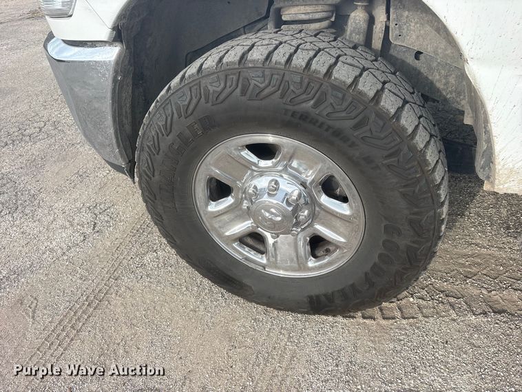 image for item ES8723 2018 RAM 2500 Crew Cab pickup truck