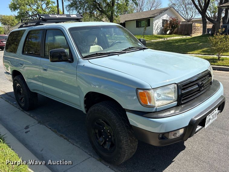 image for item ES8724 1999 Toyota 4Runner SUV