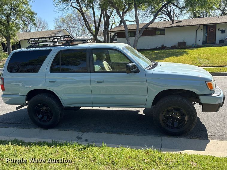 image for item ES8724 1999 Toyota 4Runner SUV