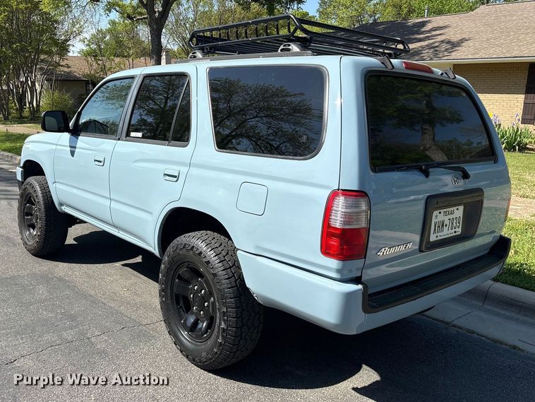 image for item ES8724 1999 Toyota 4Runner SUV