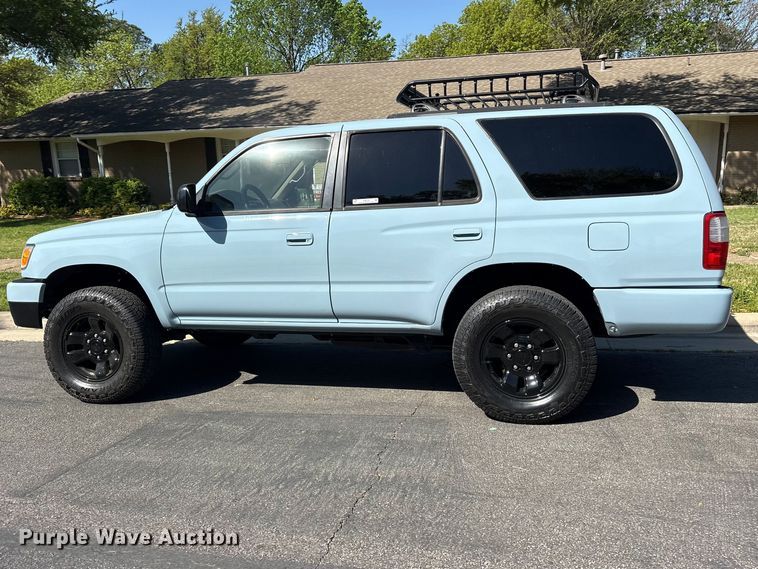 image for item ES8724 1999 Toyota 4Runner SUV