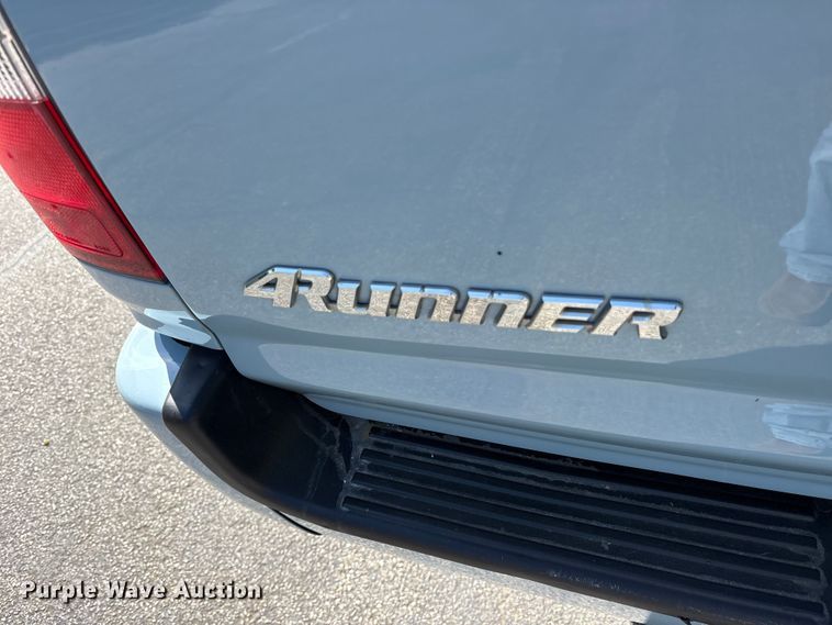 image for item ES8724 1999 Toyota 4Runner SUV