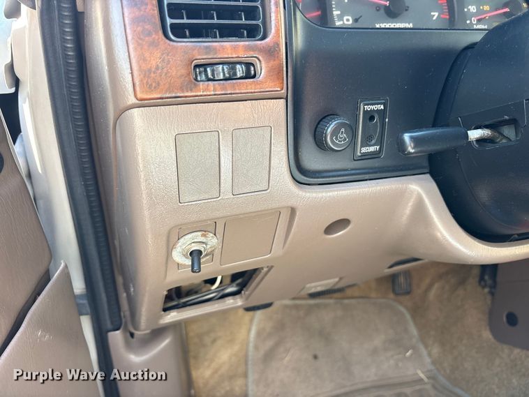 image for item ES8724 1999 Toyota 4Runner SUV