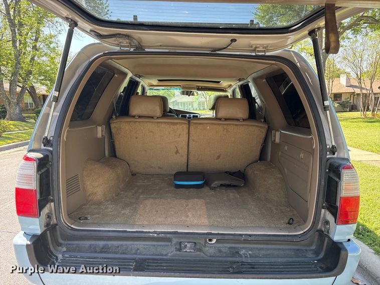 image for item ES8724 1999 Toyota 4Runner SUV