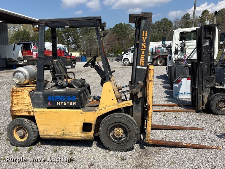 image for item ES8729 1991 Hyster H40XL forklift