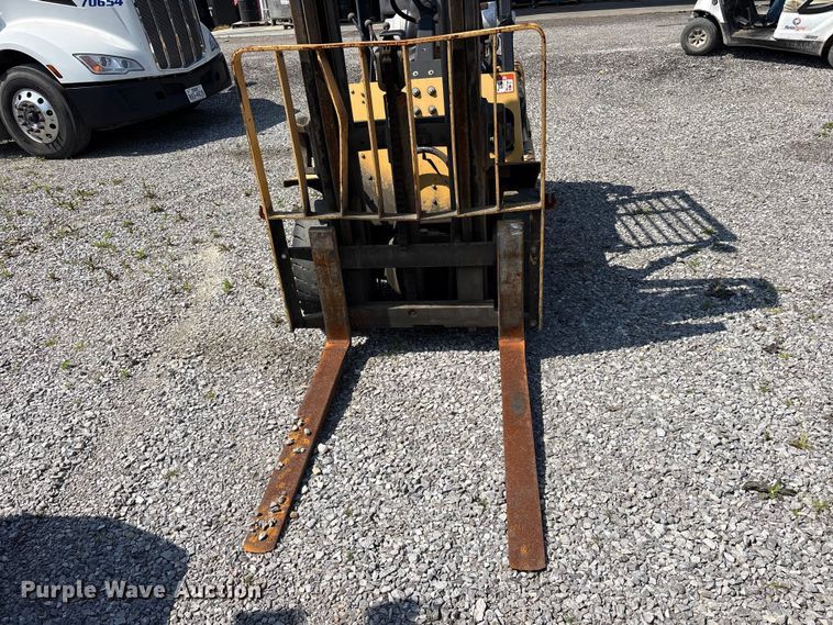 image for item ES8729 1991 Hyster H40XL forklift