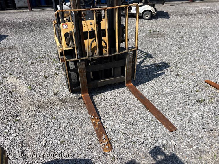 image for item ES8729 1991 Hyster H40XL forklift