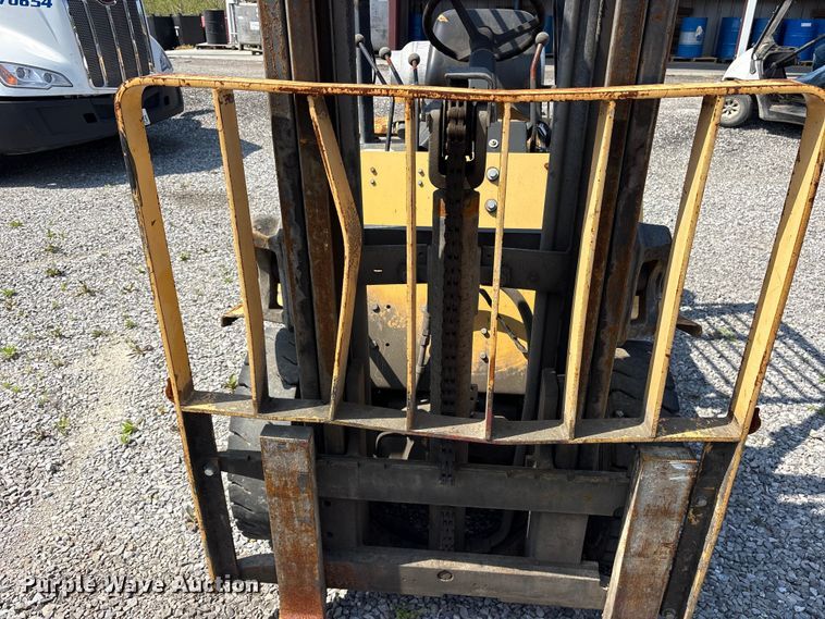image for item ES8729 1991 Hyster H40XL forklift