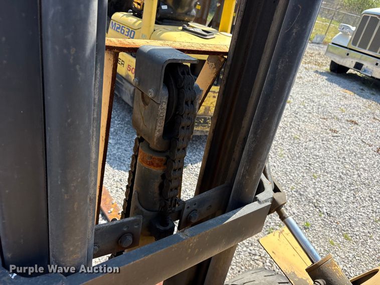 image for item ES8729 1991 Hyster H40XL forklift