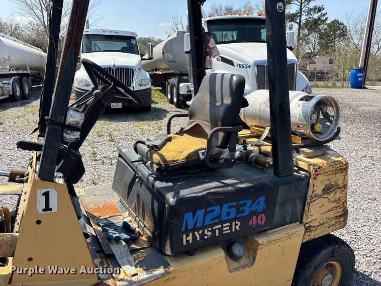 image for item ES8729 1991 Hyster H40XL forklift