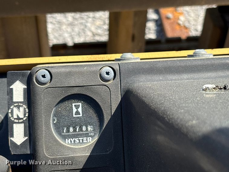 image for item ES8729 1991 Hyster H40XL forklift