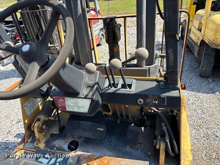 image for item ES8729 1991 Hyster H40XL forklift