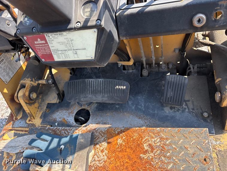 image for item ES8729 1991 Hyster H40XL forklift