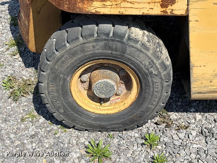 image for item ES8729 1991 Hyster H40XL forklift