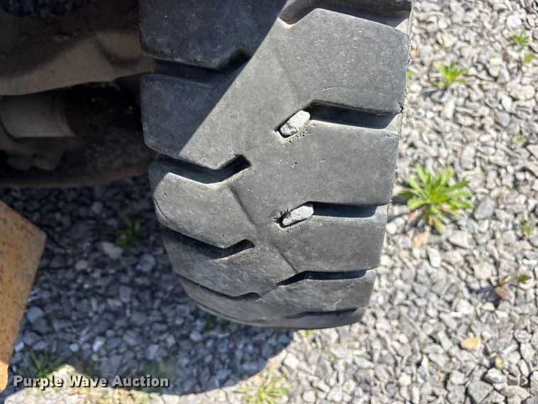 image for item ES8729 1991 Hyster H40XL forklift