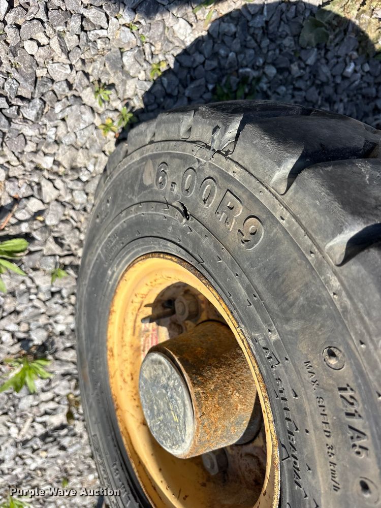 image for item ES8729 1991 Hyster H40XL forklift