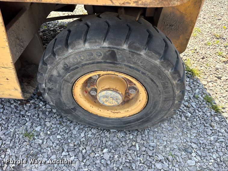 image for item ES8729 1991 Hyster H40XL forklift