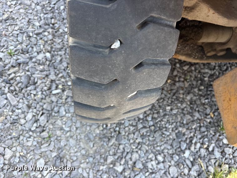 image for item ES8729 1991 Hyster H40XL forklift