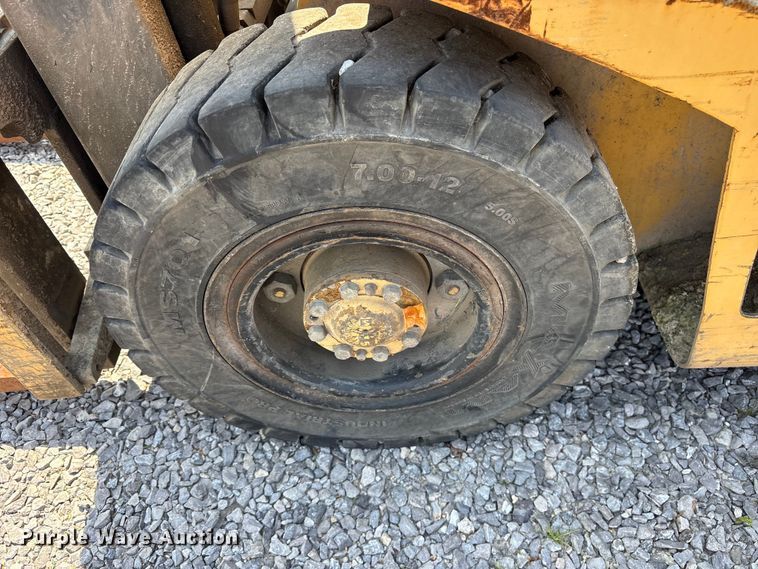 image for item ES8729 1991 Hyster H40XL forklift