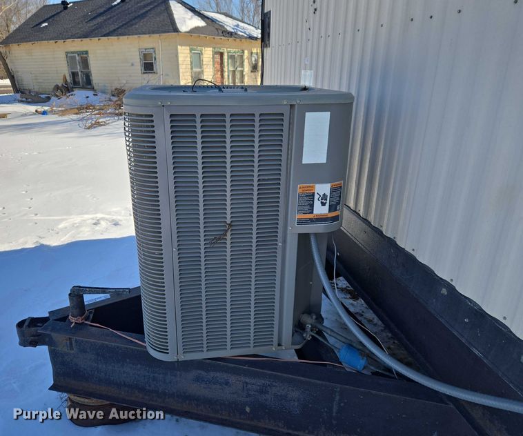 image for item ET1217 2011 Fleetwood portable home