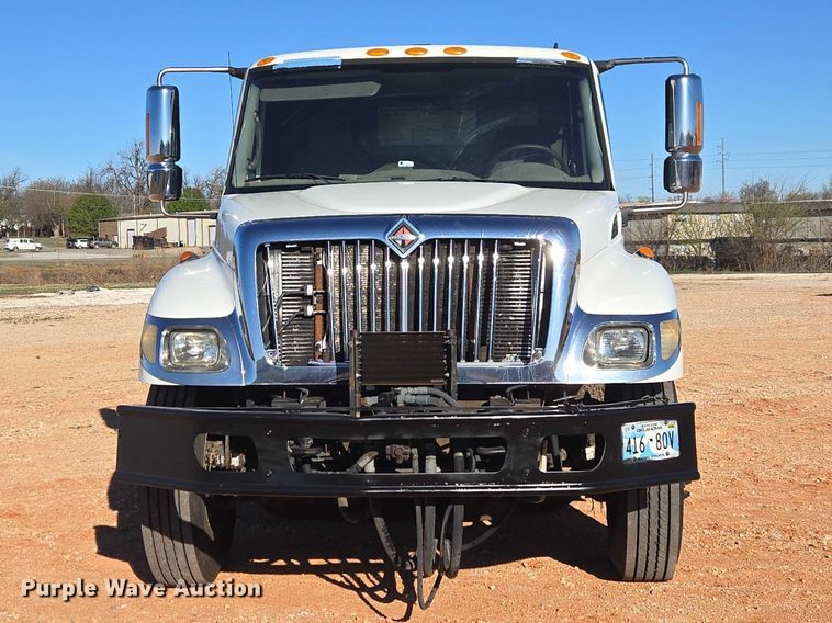 image for item ET1462 2007 International 7300 oil distributor truck