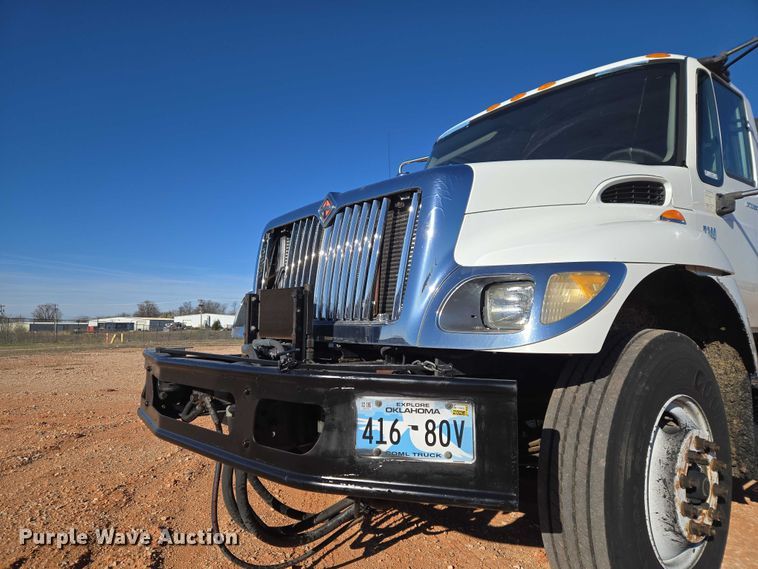 image for item ET1462 2007 International 7300 oil distributor truck