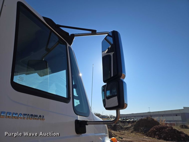 image for item ET1462 2007 International 7300 oil distributor truck