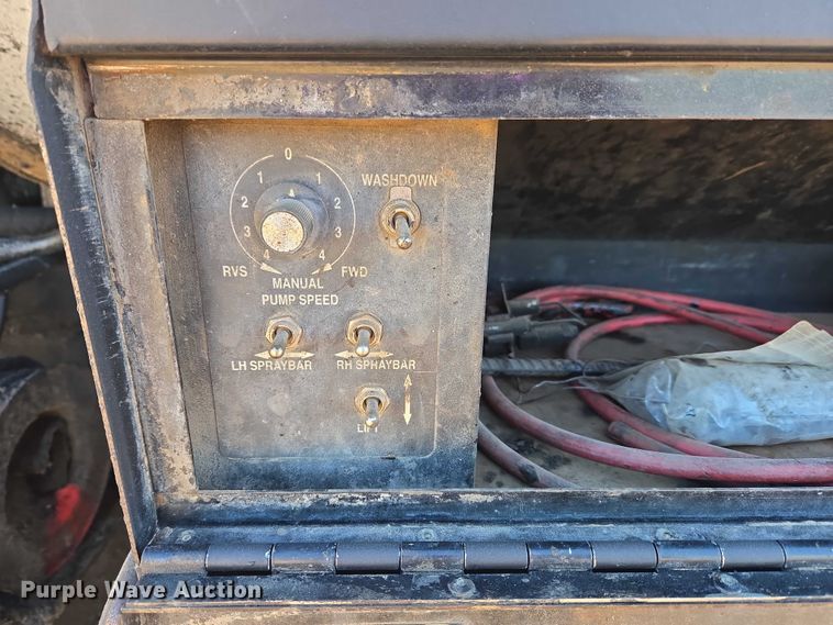 image for item ET1462 2007 International 7300 oil distributor truck