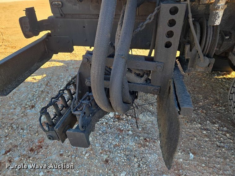 image for item ET1462 2007 International 7300 oil distributor truck