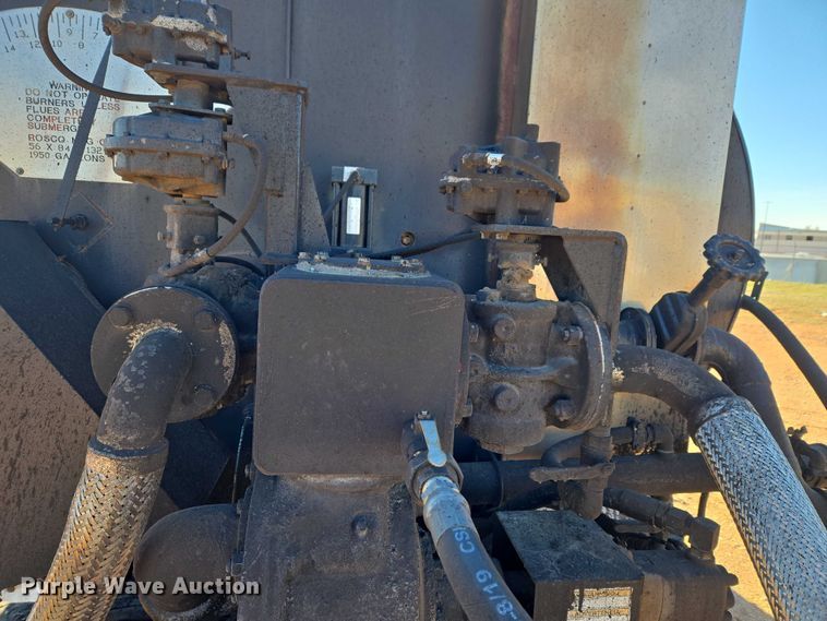 image for item ET1462 2007 International 7300 oil distributor truck