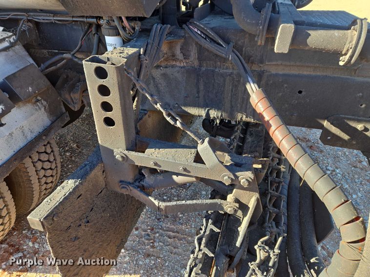 image for item ET1462 2007 International 7300 oil distributor truck