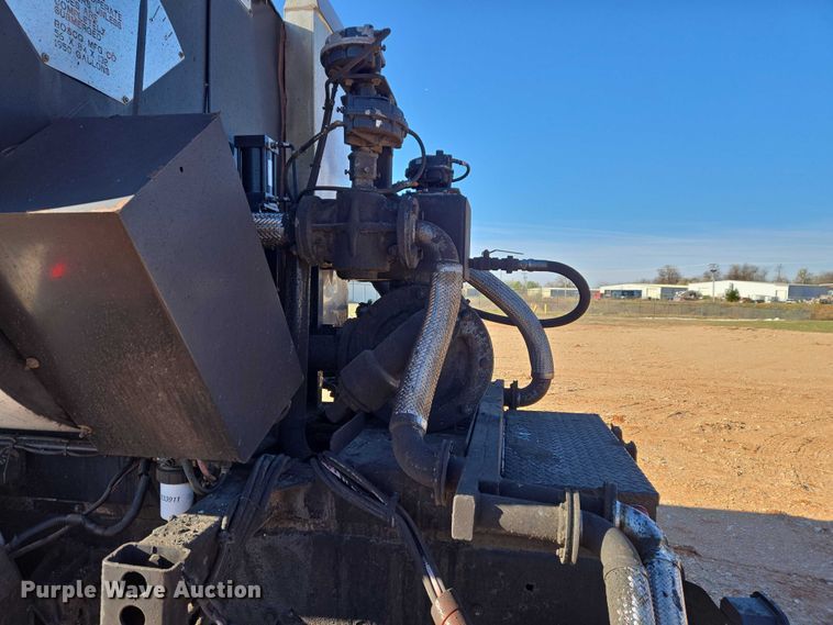 image for item ET1462 2007 International 7300 oil distributor truck