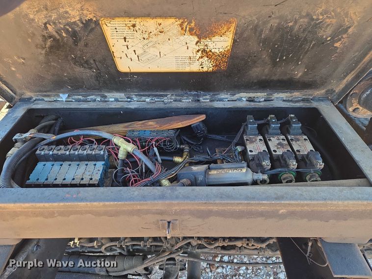 image for item ET1462 2007 International 7300 oil distributor truck