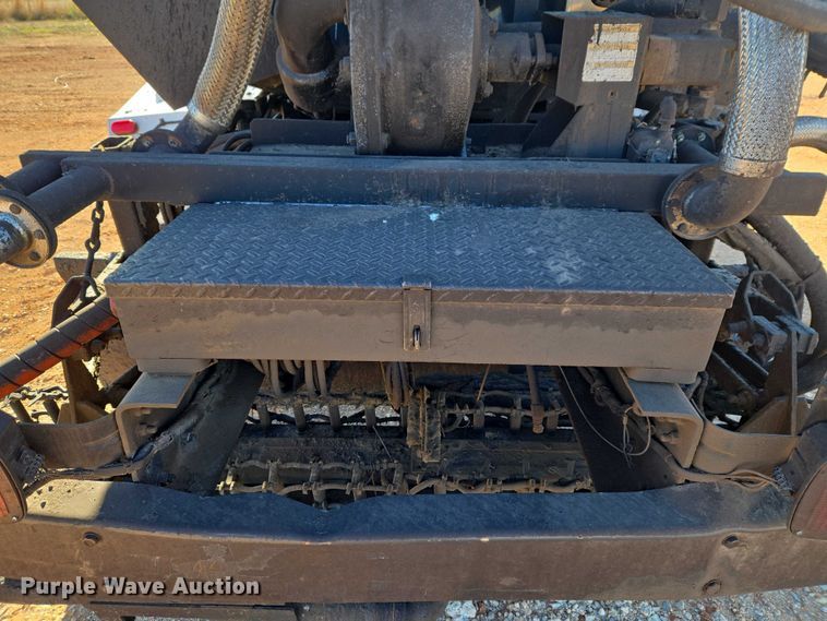 image for item ET1462 2007 International 7300 oil distributor truck