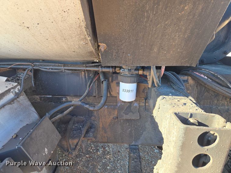 image for item ET1462 2007 International 7300 oil distributor truck