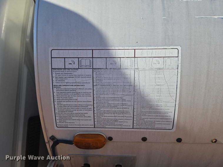 image for item ET1462 2007 International 7300 oil distributor truck