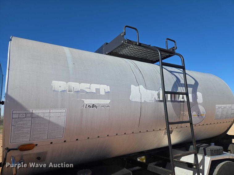 image for item ET1462 2007 International 7300 oil distributor truck