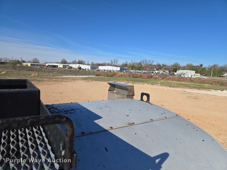 image for item ET1462 2007 International 7300 oil distributor truck