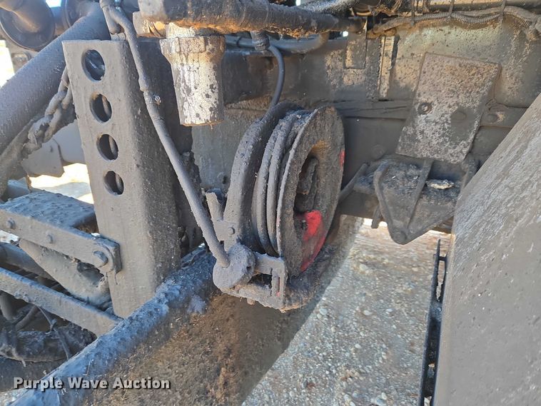 image for item ET1462 2007 International 7300 oil distributor truck