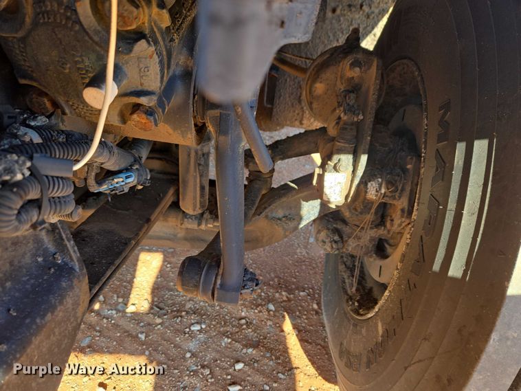 image for item ET1462 2007 International 7300 oil distributor truck