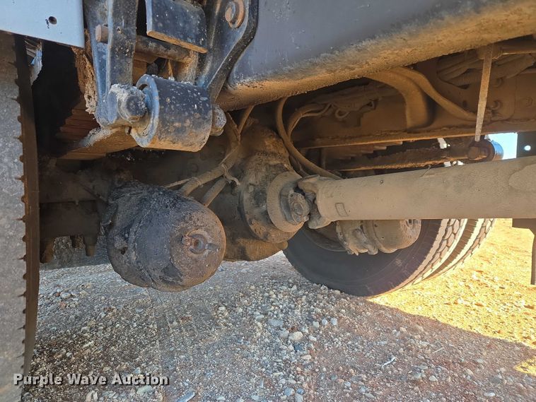 image for item ET1462 2007 International 7300 oil distributor truck