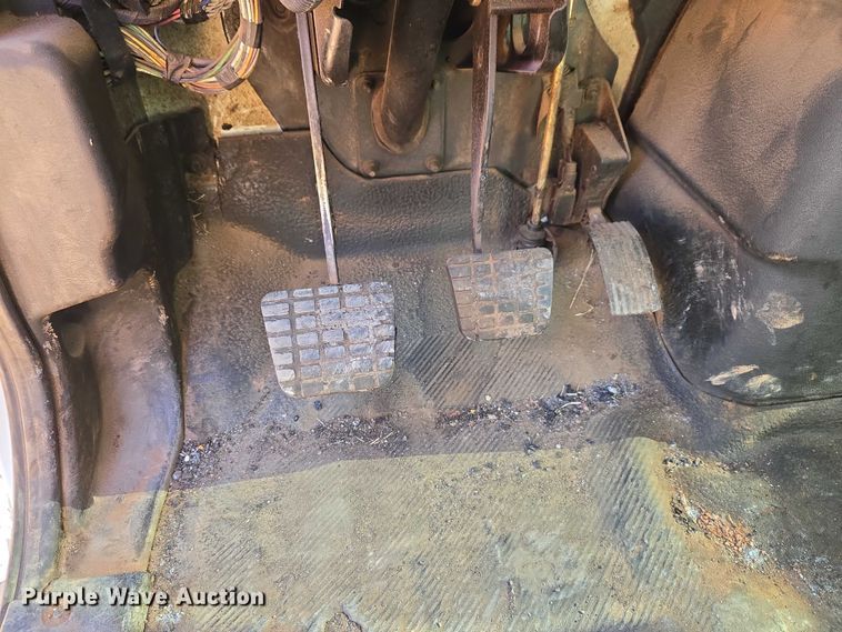 image for item ET1462 2007 International 7300 oil distributor truck