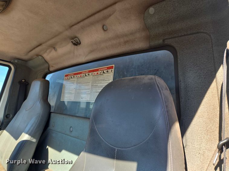 image for item ET1462 2007 International 7300 oil distributor truck