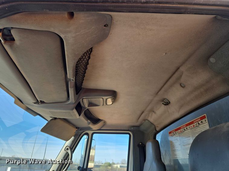 image for item ET1462 2007 International 7300 oil distributor truck