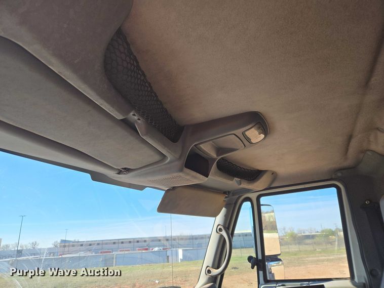 image for item ET1462 2007 International 7300 oil distributor truck