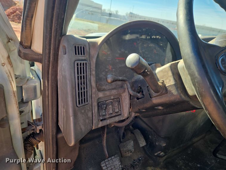 image for item ET1462 2007 International 7300 oil distributor truck