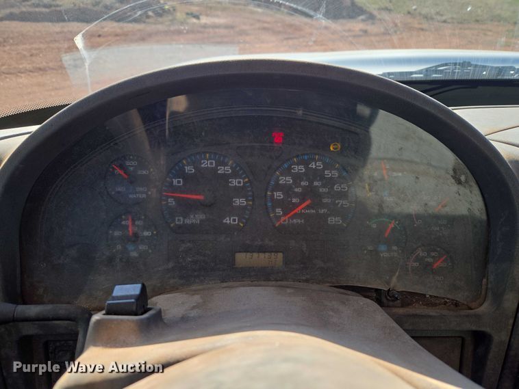 image for item ET1462 2007 International 7300 oil distributor truck