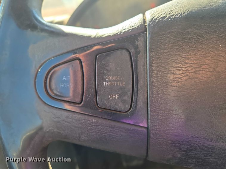 image for item ET1462 2007 International 7300 oil distributor truck