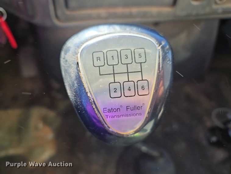 image for item ET1462 2007 International 7300 oil distributor truck