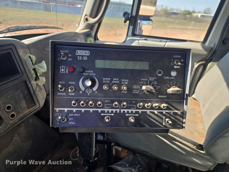 image for item ET1462 2007 International 7300 oil distributor truck